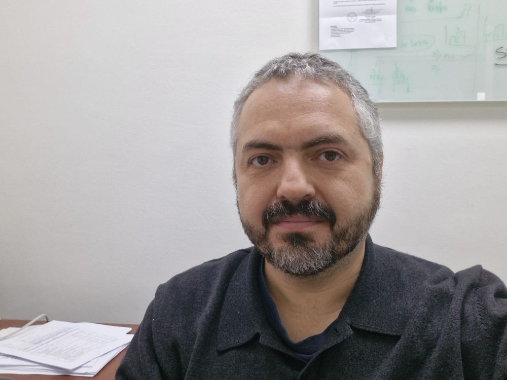 ¿Sabías que tener Síndrome de ovario poliquístico puede afectar de diversa manera a niños y niñas durante el embarazo? Una dimensión poco conocida y que ha explorado Nicolás Crisosto, investigador del Laboratorio de Endocrinología y Metabolismo de la Facultad de Medicina U. de Chile.